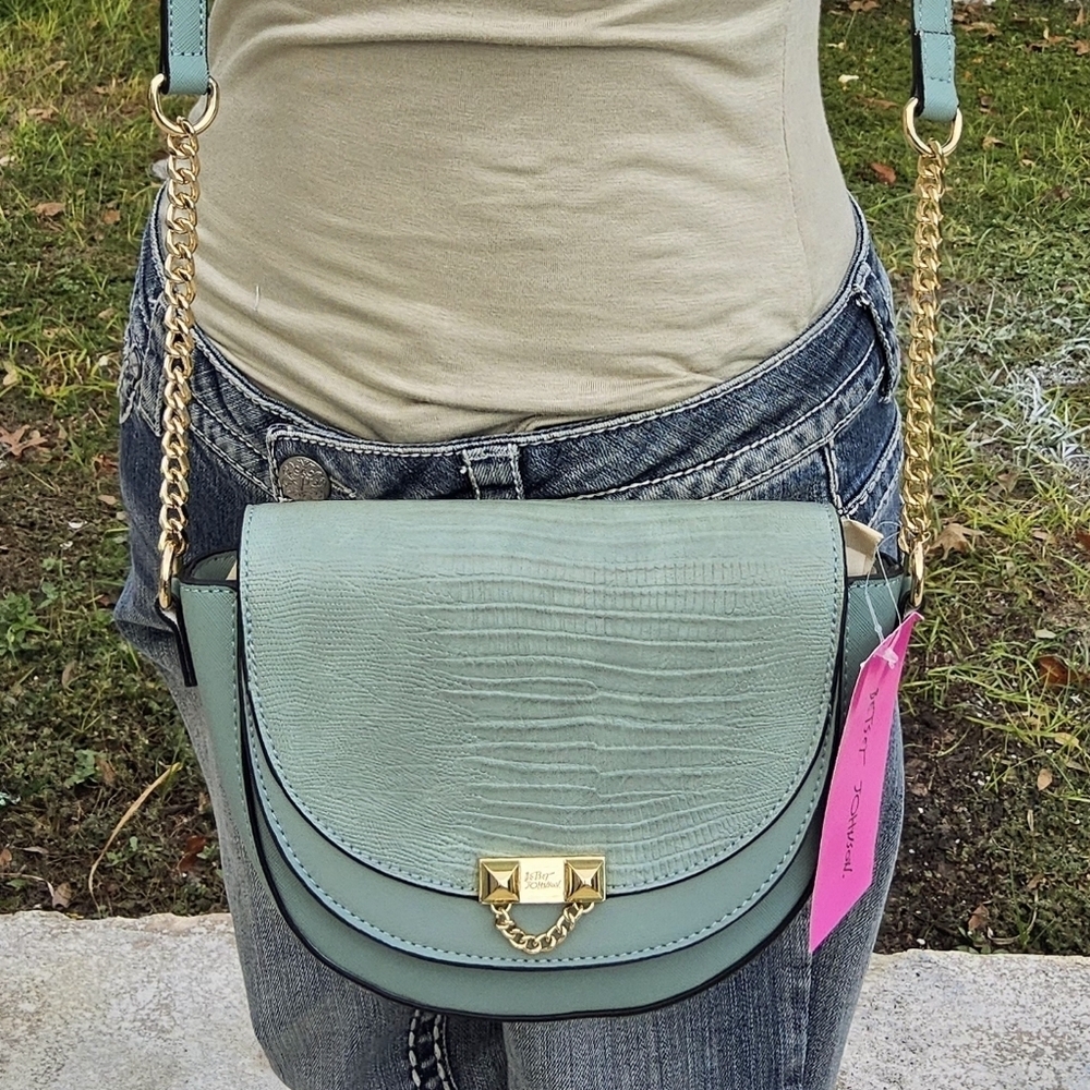 BETSEY JOHNSON GREEN BETSEY JOHNSON SADDLE CROSSBODY